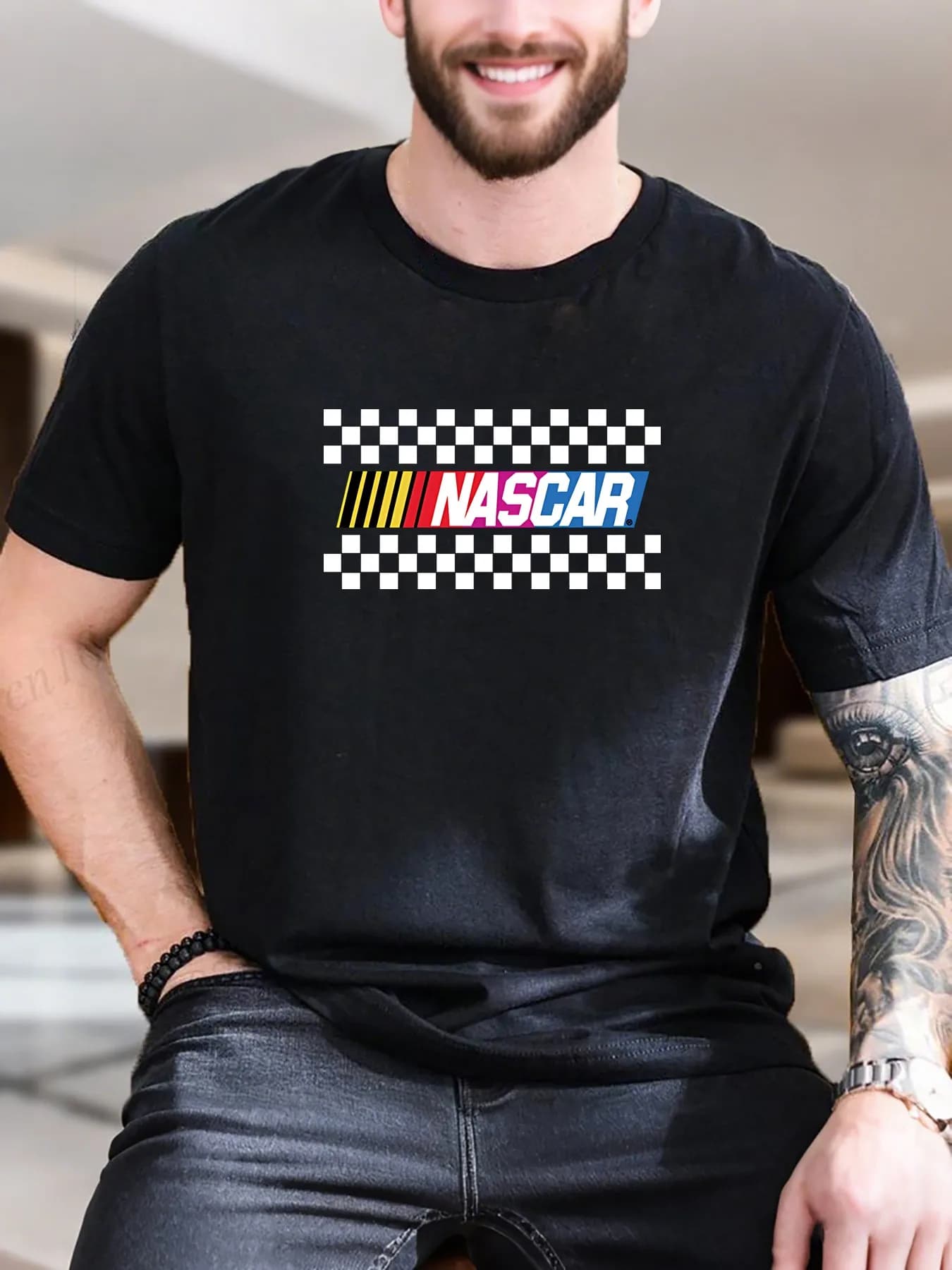 T-shirt da uomo in puro cotone con stampa Nascar - Design a strisce da corsa gialle e rosse, maglietta morbida e traspirante per abbigliamento casual, camicia comoda