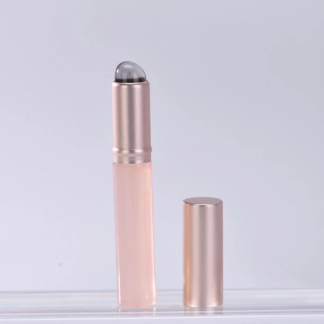 Multipurpose Labbra Brush in Silicone with Cover - Portable Brush for Corrector, Lipstick and Stippling for Mini Makeup Kit