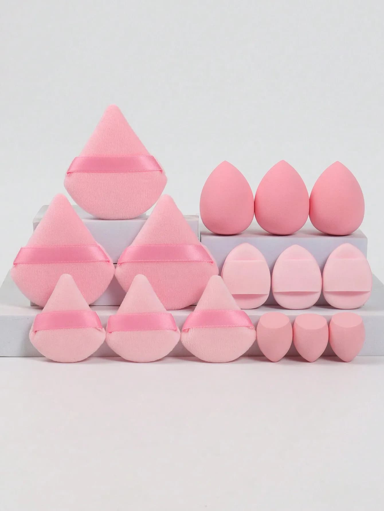 Set di 15 spugne per il trucco, inclusi 3 piumini per la polvere, 3 mini piumini per la polvere, 3 blender per il trucco di medie dimensioni, 3 mini blender per il trucco, 3 mini piumini per il trucco a cuscino d'aria, spugne per il trucco liquido, in crema e in polvere, spugne per il trucco multicolore, spugne per il trucco senza lattice per fondotinta a umido e a secco.