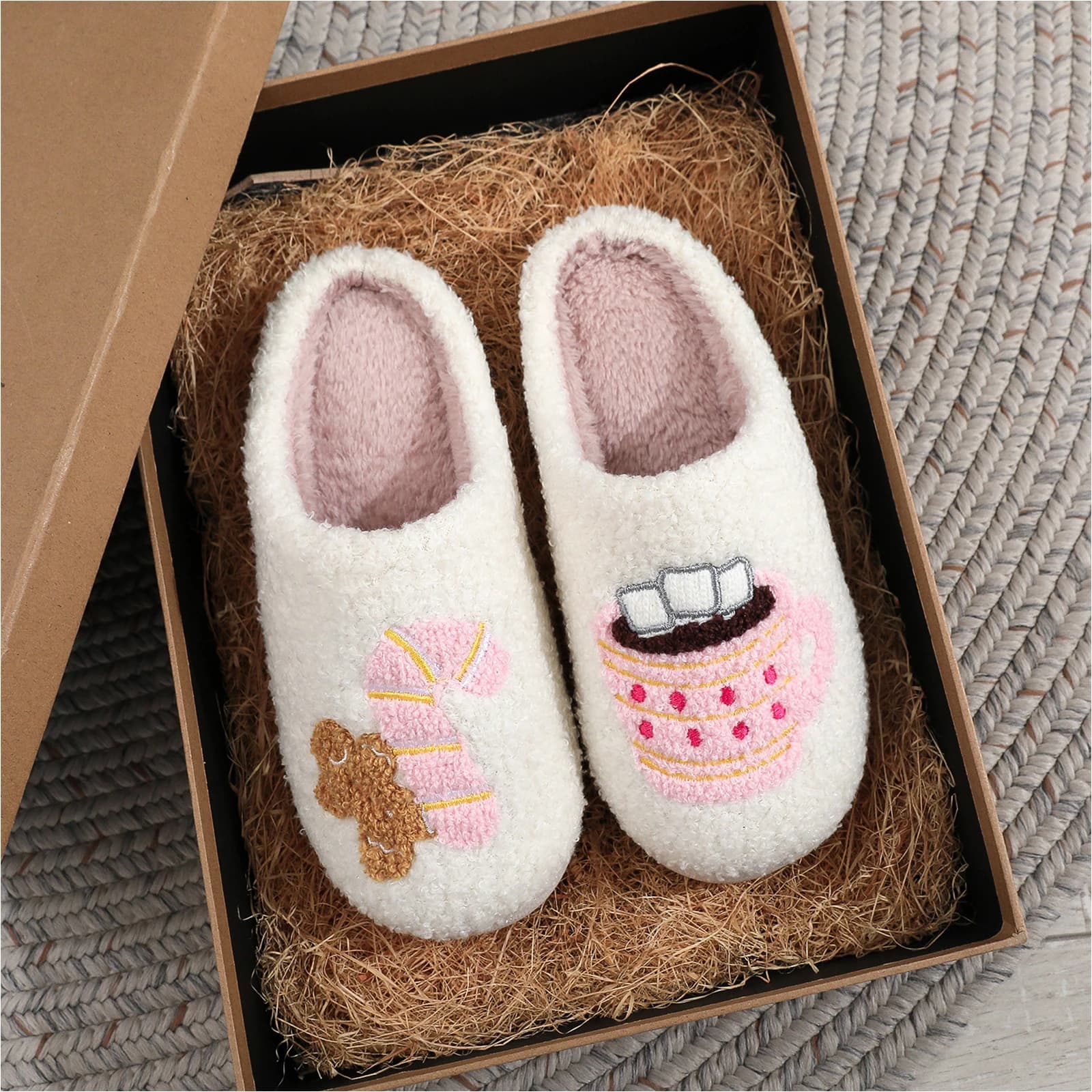 Pantofole natalizie unisex Pantofole fuzzy accoglienti Pantofole slip on calde e pelose carine per camera da letto, soggiorno, giardino