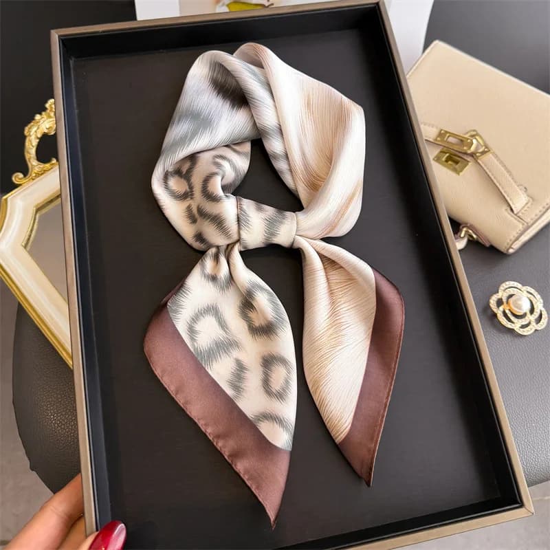 Sciarpa Quadrata di Lusso per Donna in Seta con Stampa Leopardata, Foulard, Bandana, Scialle, Sciarpe, Copricapo, Fascia per Capelli, Nuova Collezione Primavera Estate