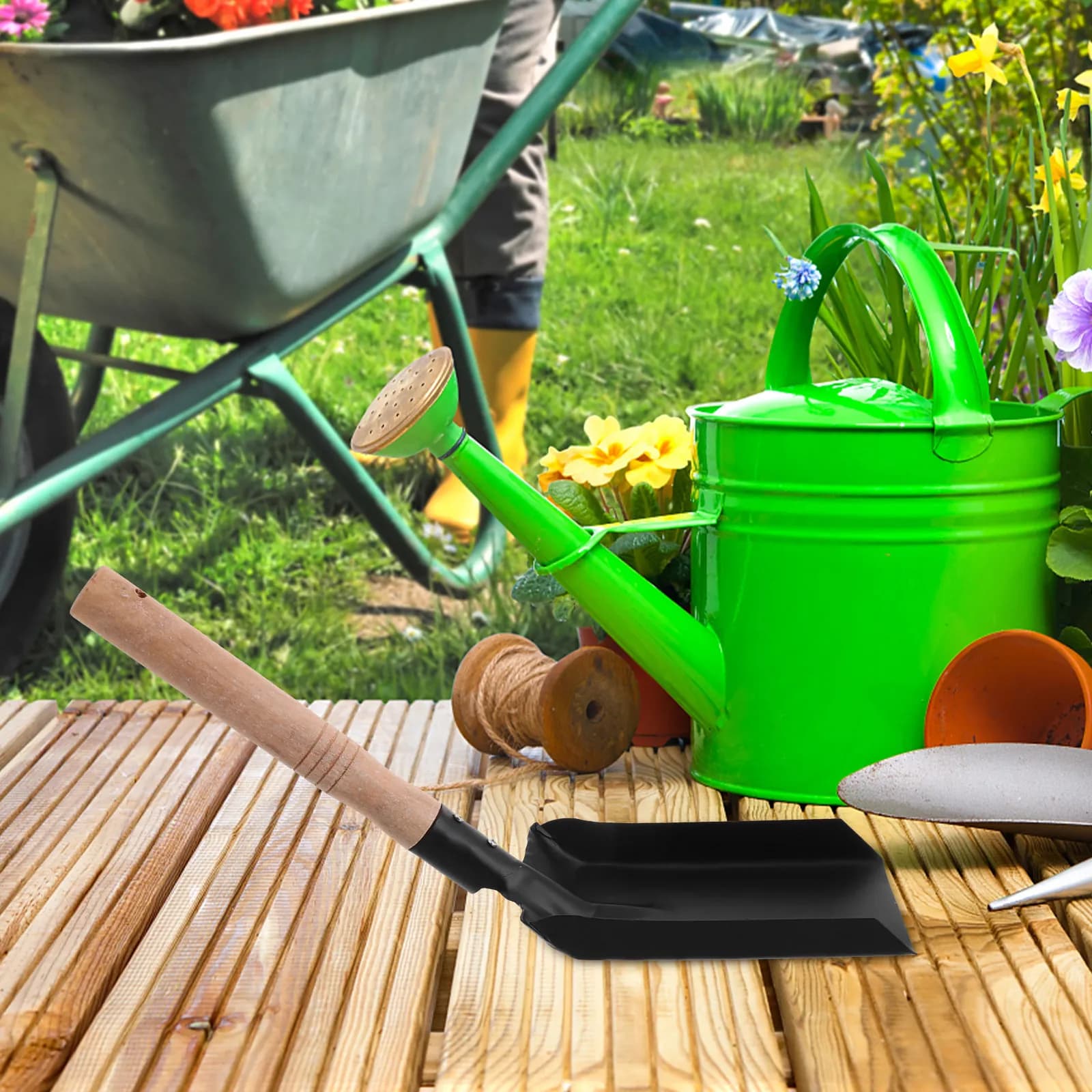 Small Pala Square in Iron with Comfortable Wood Grip for Gardening, Focolare Cleaning, Fireplace, Camping and Domestic Use