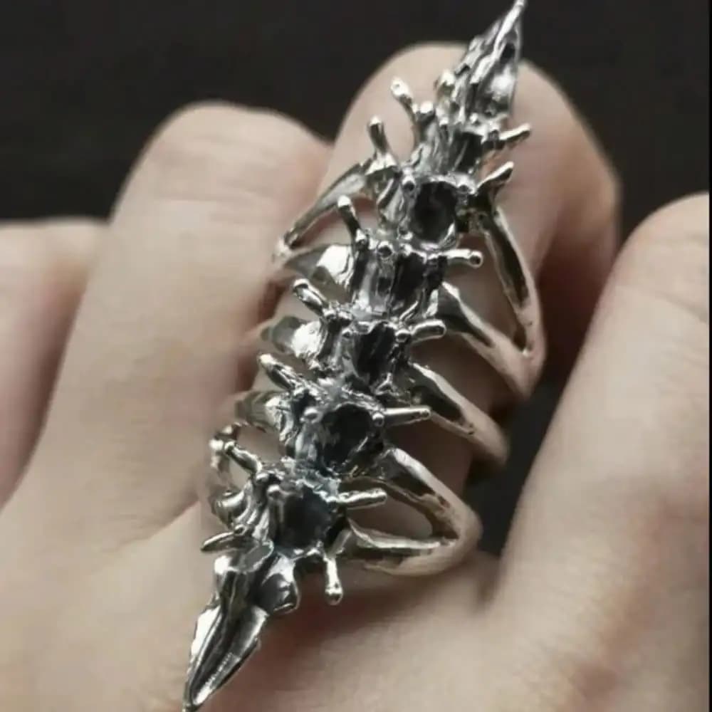 Set di Cavigliera e Anello da Dito con Scheletro in Osso per Donna, Gioielli per il Corpo in Metallo Stile Edgy, Accessorio Punk Gotico per Piede e Mano per Uso Quotidiano e Feste