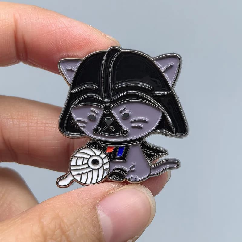 Spilla in smalto a forma di gatto che gioca con il filato, animali carini, per colletto e risvolto, accessori di moda