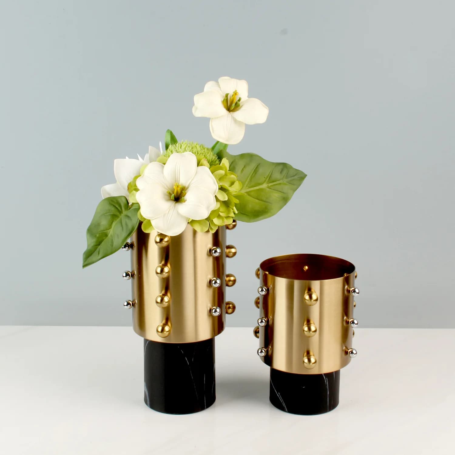 Vaso in metallo Tridimensionale con perline in rilievo Vaso da fiori geometrico dorato Vaso da fiori a pois Accessori per la decorazione della casa