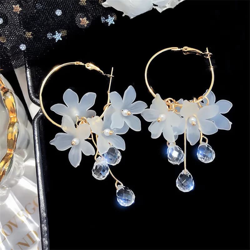 Orecchini pendenti con fiore bianco zircone moda coreana per gioielli da donna 2024 trend nuovi orecchini con fiori da donna dolci accessori