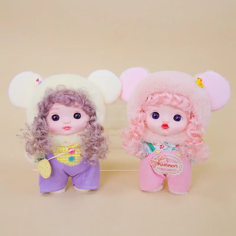Squisita bambola adorabile con faccia in vinile, giocattoli di peluche, bambola dai capelli ricci che indossa vestiti, compleanno, regalo di Natale per bambini, ragazze, borsa da appendere