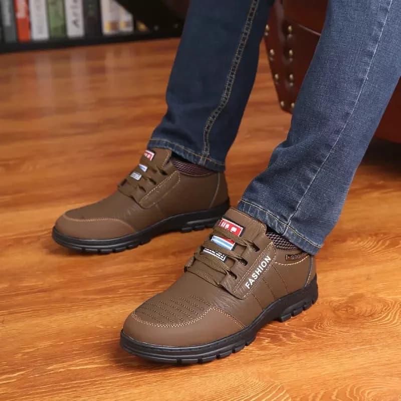 Stivali da uomo per il tempo libero Scarpe casual di lusso in pelle Sneakers da uomo Mantieni caldi stivali da neve Stivali da uomo in cotone antiscivolo Bota Masculina