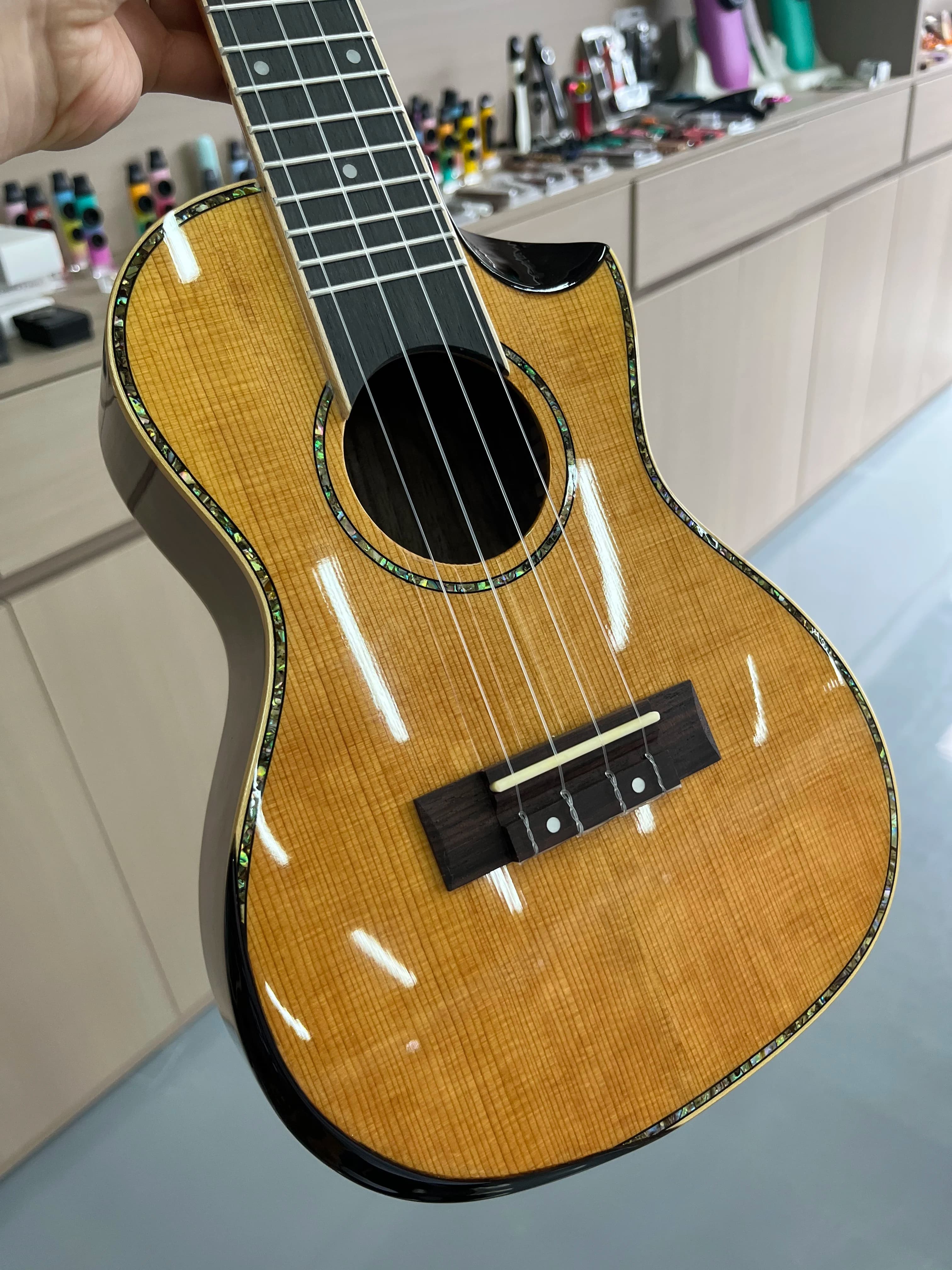 Professional 24" Electric Ukulele With Solid cedar TOP/Rosewood Maple Body, 24 ukulele Concert,Thickness 3.5mm solid wood top