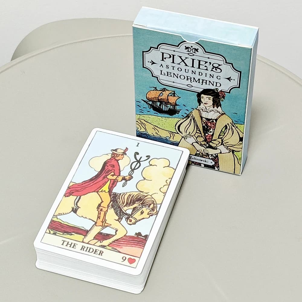 Carte da 36 pezzi Pixie's Astounding Lenormand 9 * 6 cm create con opere d'arte del mazzo di tarocchi Smith-Waite e “The Golden Vanity"