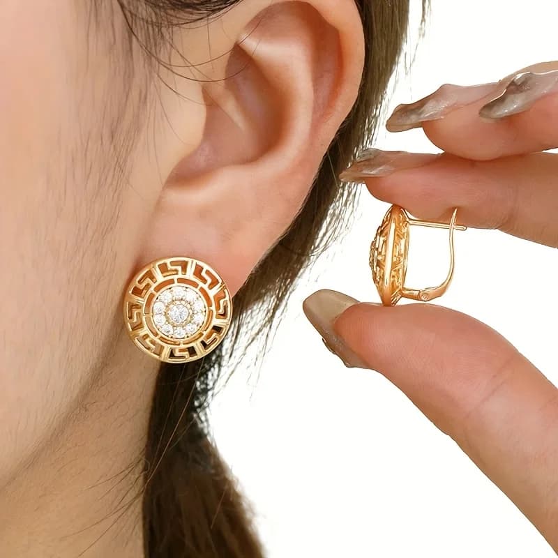 Fashionable and elegant retro round zircon inlaid earrings, light luxury shiny women's earrings, versatile for holiday banquets, commuting, exquisite and eye-catching gifts, preferred trendy accessories