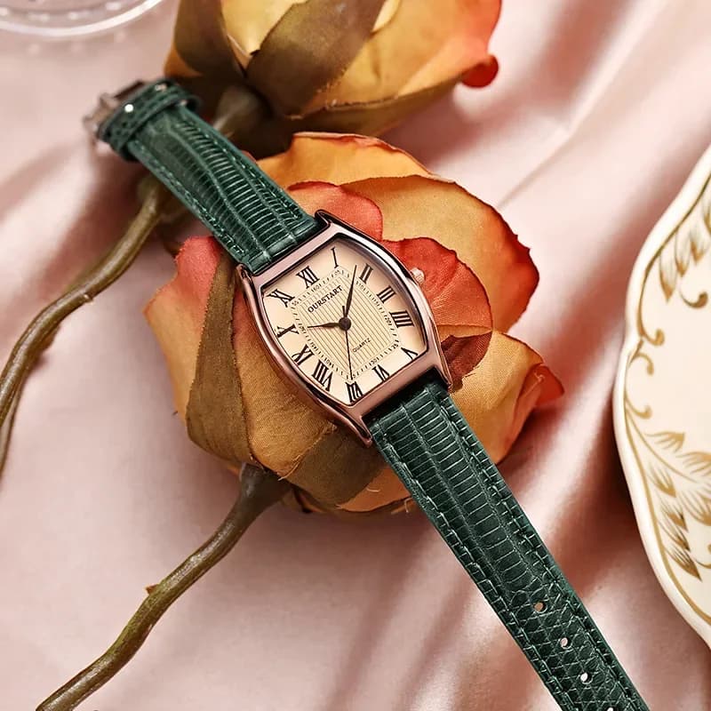 Vintage Luxury Wine Buckle Quartz Watch for Women Fashion Simple Belt Watch Tempering Accessories Party Gifts for Girls