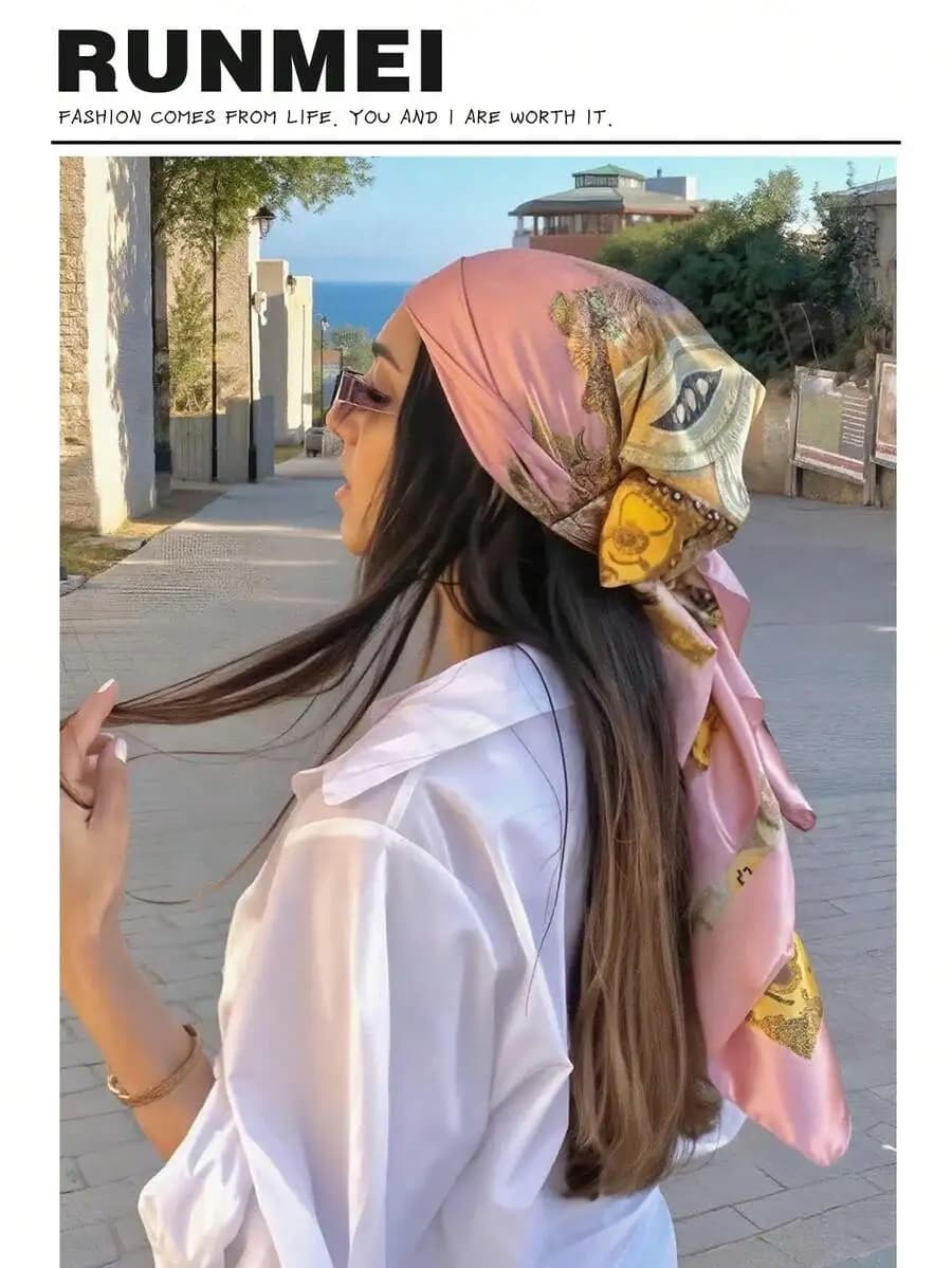 Sciarpa quadrata in raso rosa tenue con stampa artistica – Indossabile come foulard, cintura, accessorio per borsa o decorazione per il collo, perfetta per la spiaggia e l'uso quotidiano