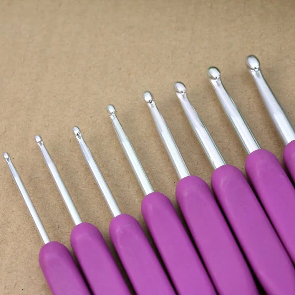 Crochet Hooks Set 8 Piece Aluminum Ergonomic Needles 2 point 5 to 6 mm Lightweight Purple Yarn Craft Tools