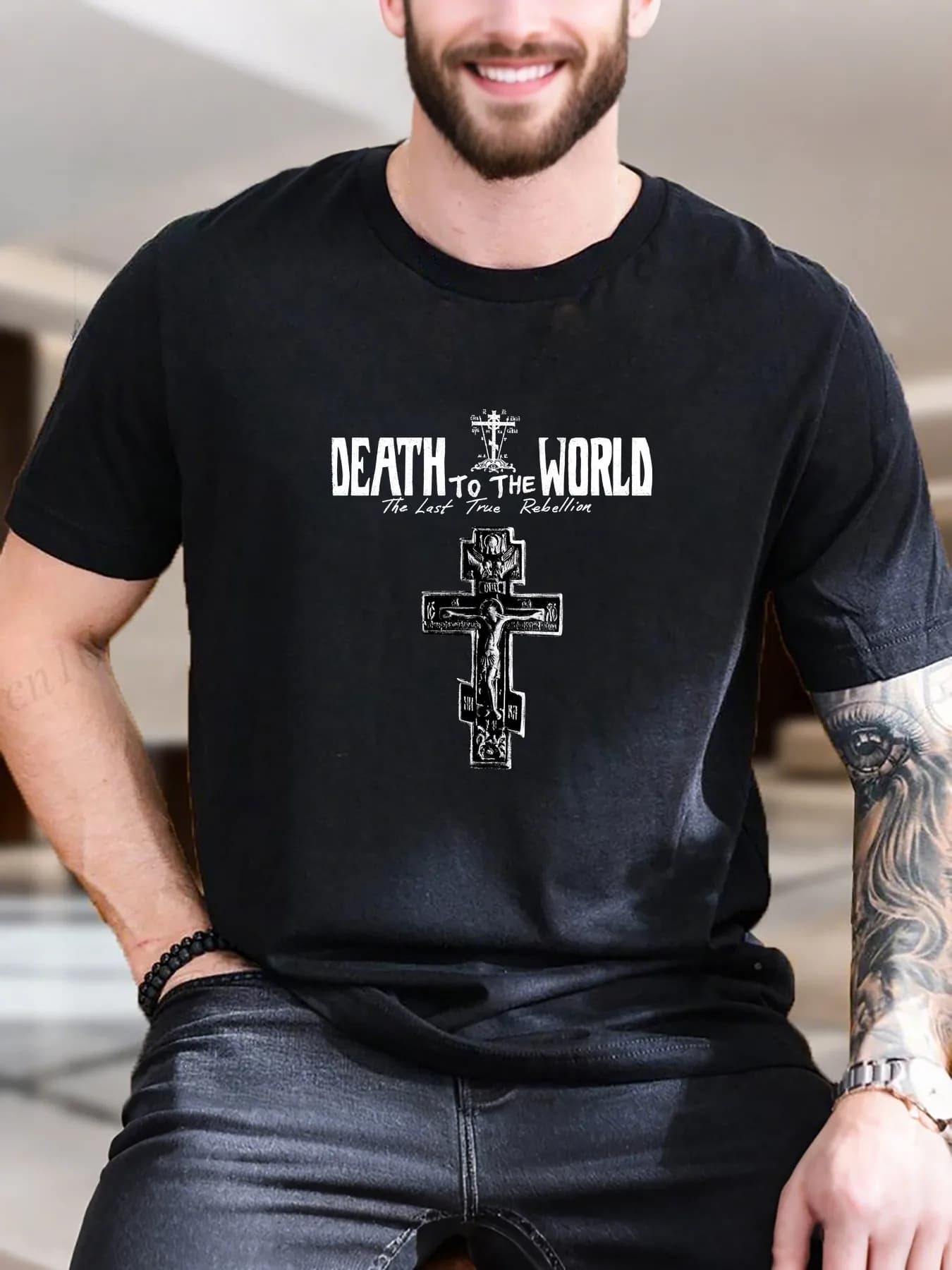 T-shirt stampata in cotone da uomo di nuova moda di arrivo Croce bianca nera con design per persona Abbigliamento casual confortevole e traspirante Alla moda