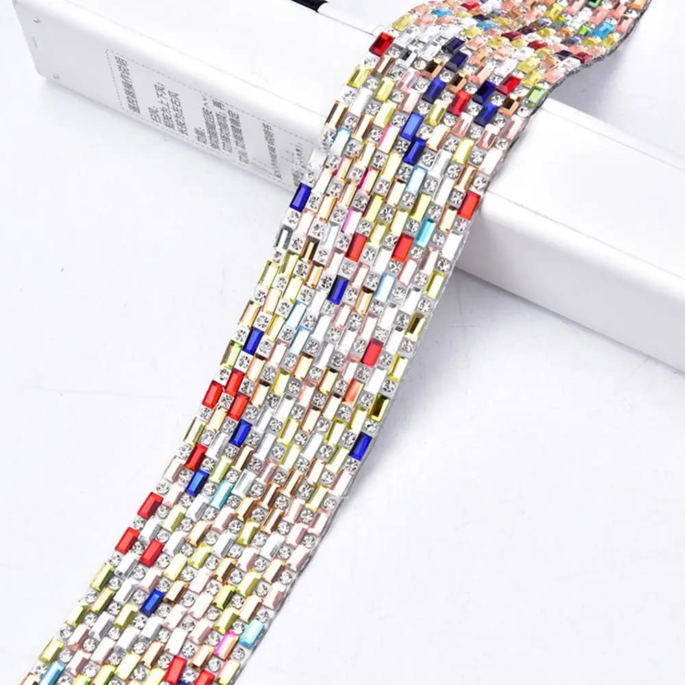 Accessori Fai-da-Te per Arti e Mestieri, Adesivi in Cristallo per Vestiti, Scarpe, Borse, Nastro Glitterato con Strass Autoadesivo, Nastro Diamantato