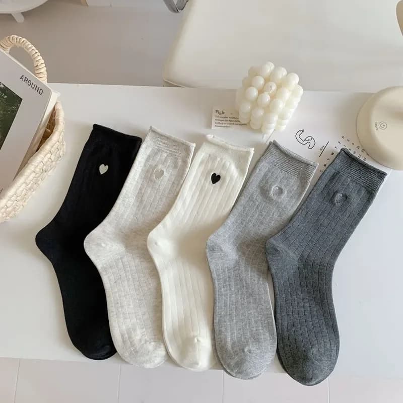 2026 Mekki Spring Autumn Women's Gray Love Embroidery Curled Loose Korean Tube Socks Stacking Japanese Socks