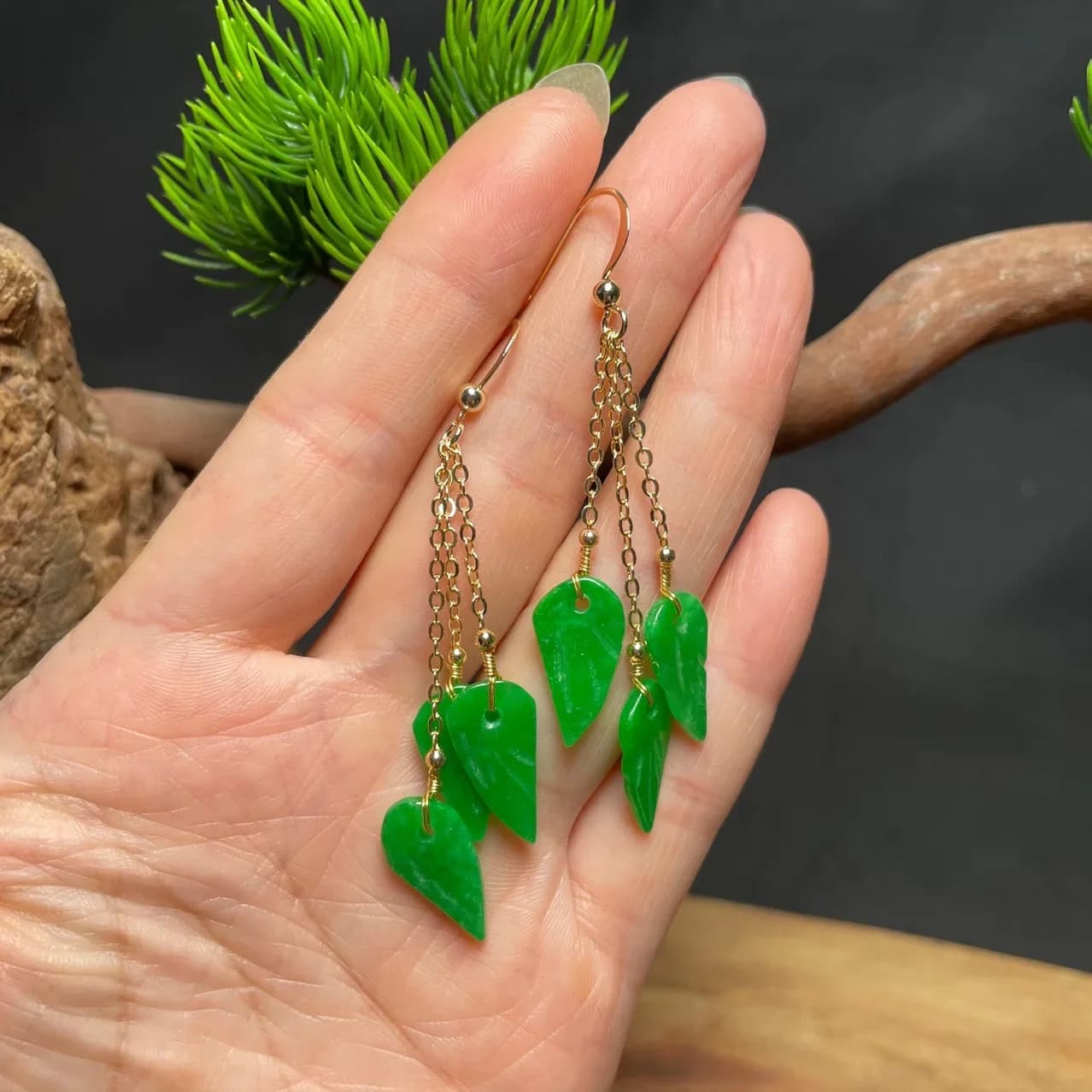 Orecchini con foglie di giada verde per donna Amuleto reale Accessori per gioielli fortunati Perline Amuleti di moda con smeraldi naturali Regalo