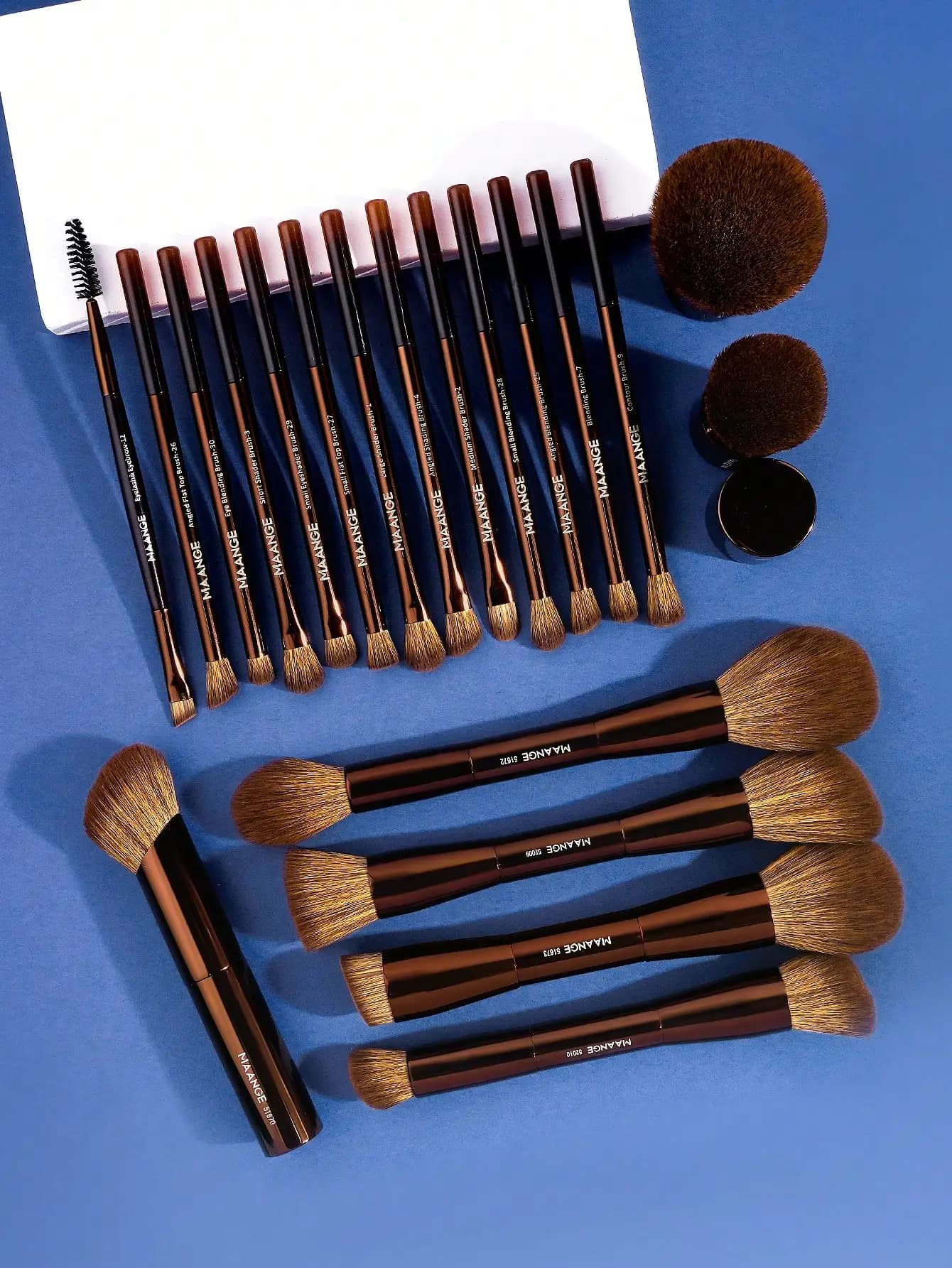 Set di pennelli per trucco professionali MAANGE da 20 pezzi, manico in metallo con custodia in velluto, pennelli morbidi per fondotinta, ombretto, sopracciglia, sfumatura, illuminante, pennelli kabuki, setole in nylon per tutti i tipi di pelle, senza profumo, perfetti per l'uso quotidiano e i viaggi, accessori per il trucco