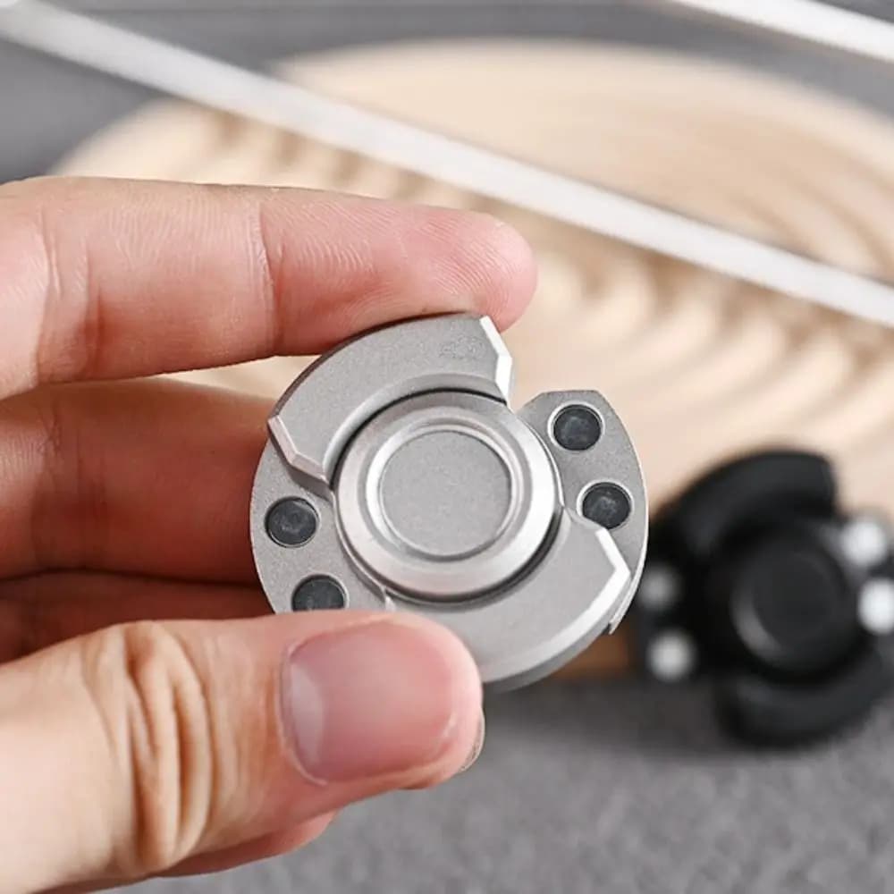 Cursore magnetico per giochi multipli con pulsante clic Materiale in lega Fidget Spinner per adulti Intrattenimento Spinning Top Spinner a mano