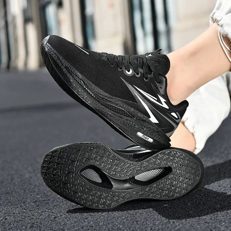 Scarpe da corsa per uso esterno, alla moda per uomini e donne, scarpe sportive e casual comode e traspiranti. nero 10