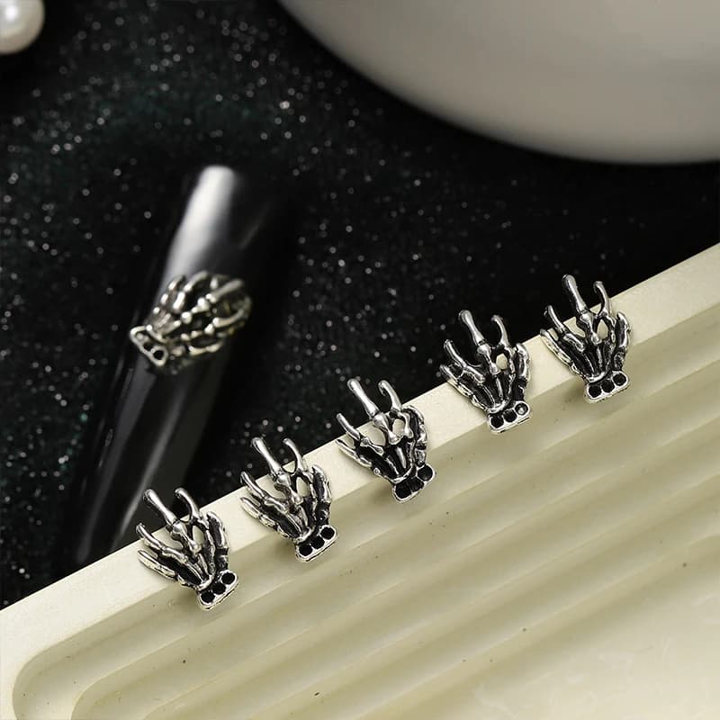 20 Pezzi Decorazioni per Unghie in Metallo 3D Stile Halloween, Design Teschio Nero, Ragno, Mano Scheletrica, Accessori per Gioielli Fai-da-Te