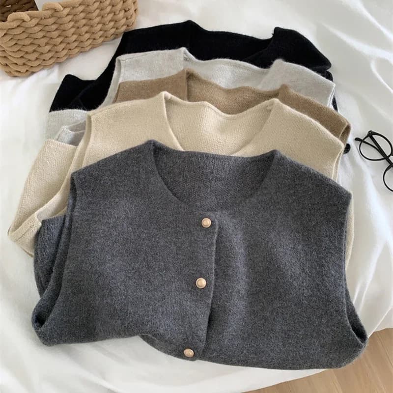 Gilet maglione da donna Gilet con bottoni dorati Giacca cardigan senza maniche lavorata a maglia morbida Top Autunno Inverno Abito chic da donna coreano