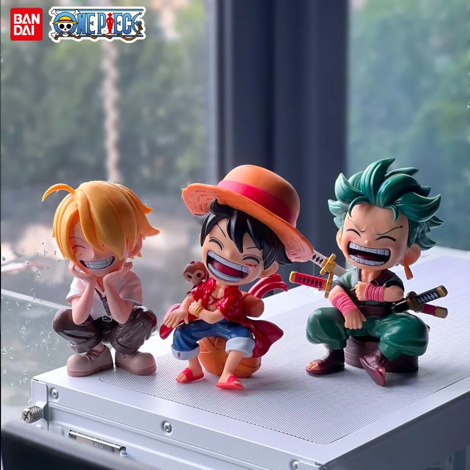 Figure della serie One Piece di Bandai – Luffy, Sanji, Zoro. Modellini da collezione anime, perfetti per decorazioni da scrivania, auto e altro.