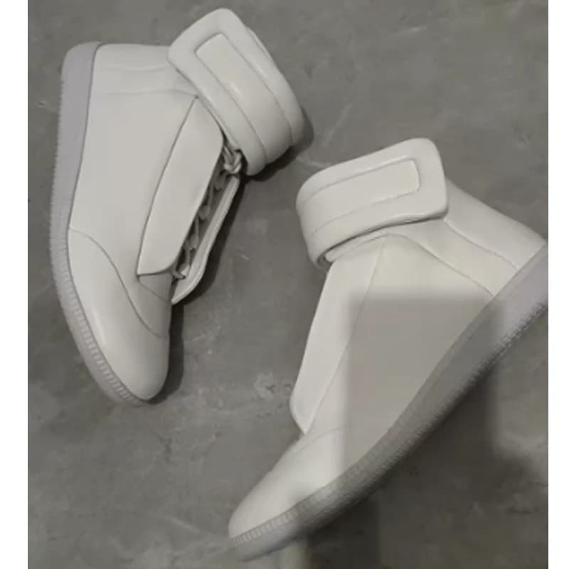 Stivaletti da uomo con cinturini incrociati con gancio bianco 2026 Punta tonda Suola spessa Sneakers alte Scarpe casual da uomo