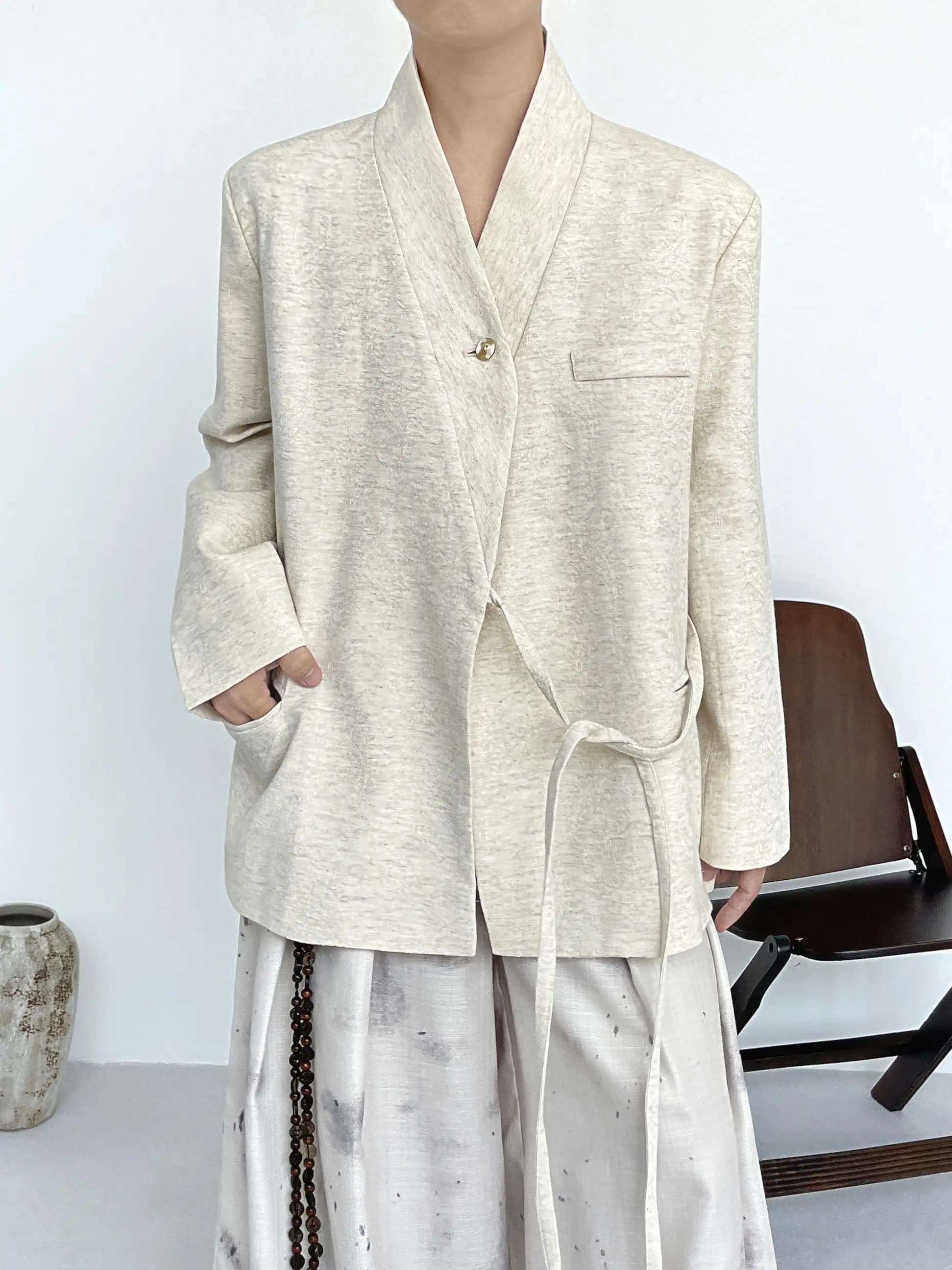 BKYC Chinese Style V-Neck Casual Suit Jacket with Belt Slanted Pocket Embroidery Detailing Youth Fashion Loose Fit All Seasons