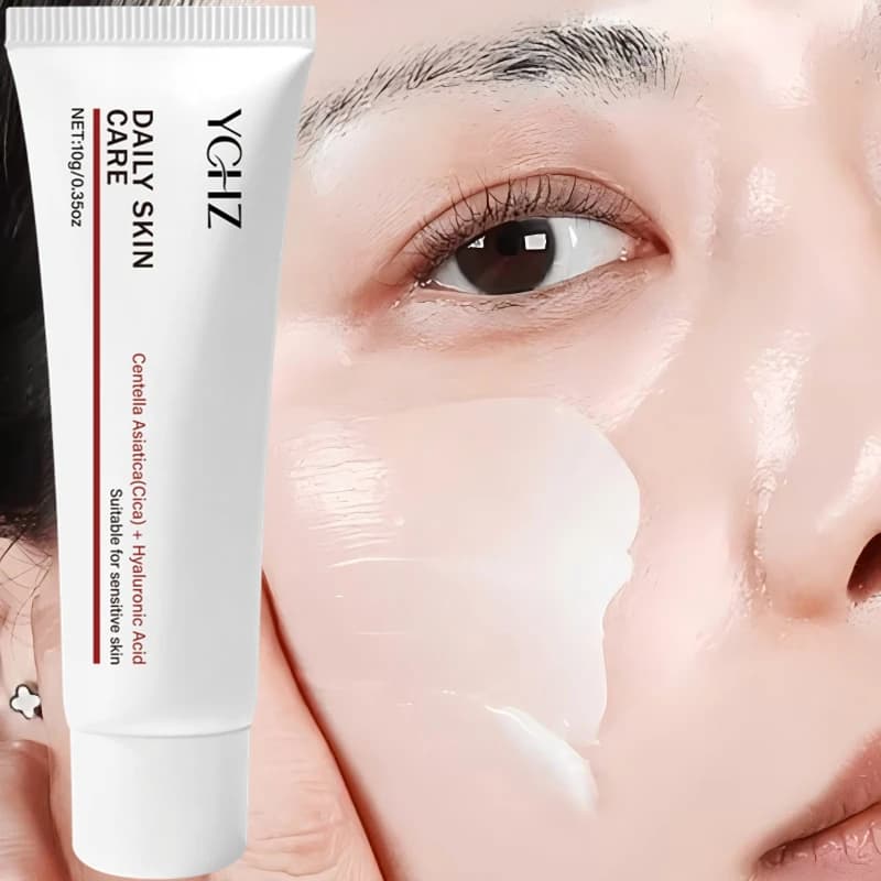 Centella Asiatica Moisturizing Cream — a Face Cream Containing Hyaluronic Acid, Vitamin E, Shea Butter, and Caffeine — Tightens and Lifts Sagging Skin, Brightens Complexion, and Enhances Elasticity