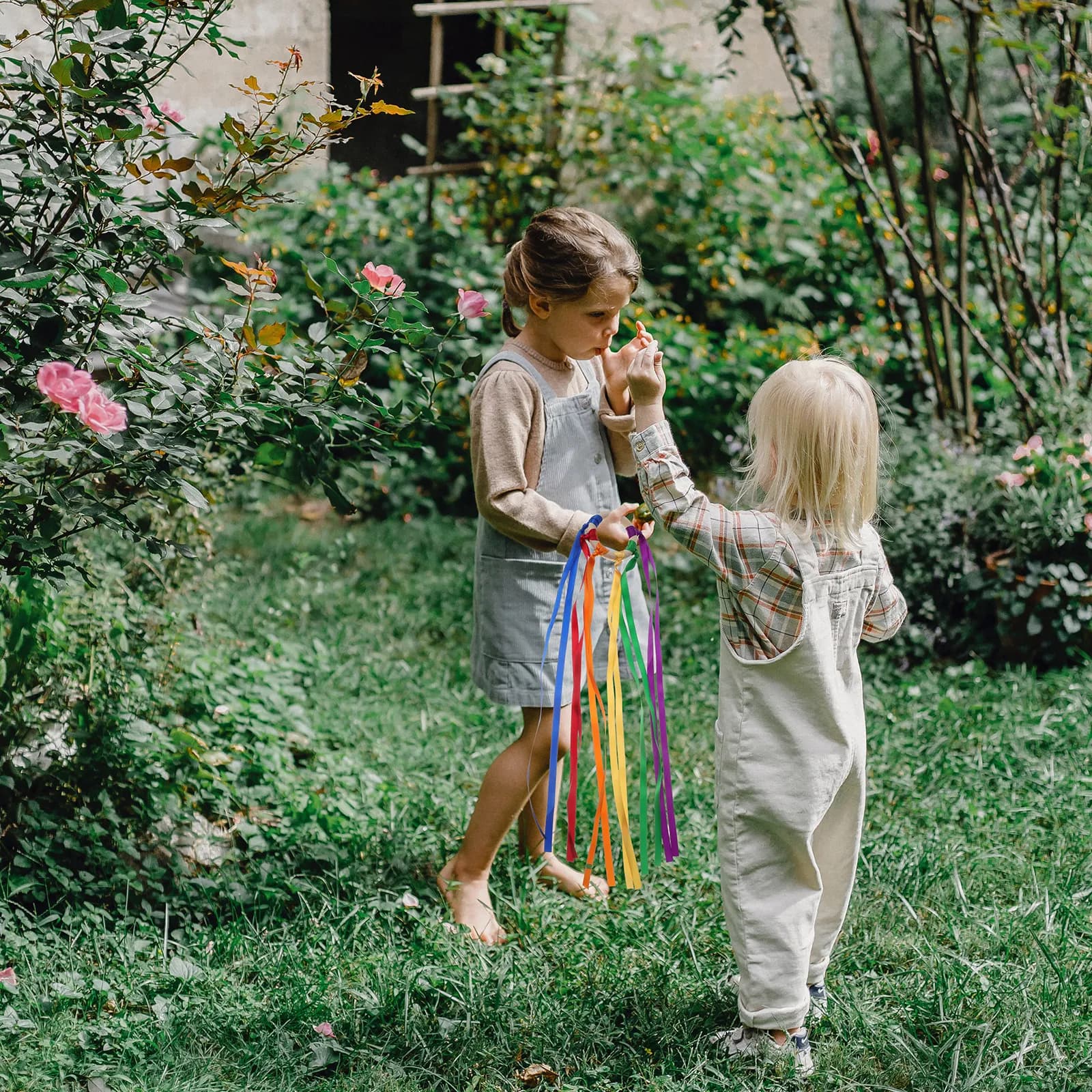 2 Pezzi Anelli in Legno Arcobaleno per la Dentizione dei Neonati, Nastro Colorato, Massaggiagengive Sensoriale per Neonati, Giocattolo Educativo per Bambini