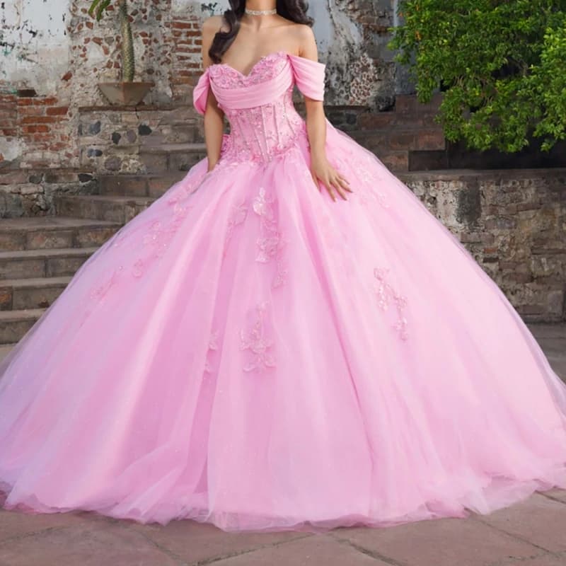 Abiti stile Quinceanera rosa lucido Abito da ballo con spalle scoperte Applique in pizzo con perline Fiocco di cristallo Tull Sweet 16 Dress Abiti 15 De