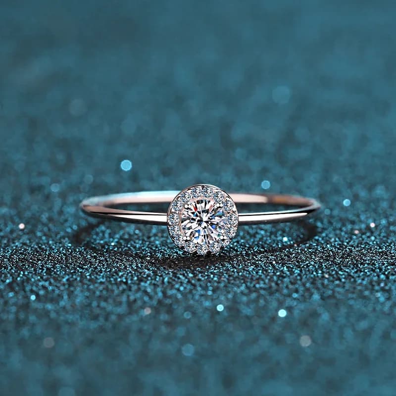 Anello da donna in oro 18 carati con diamanti intarsiati, anello con moissanite intarsiata in oro bianco Pt950, regalo di nozze, anello di gioielleria di lusso leggero.