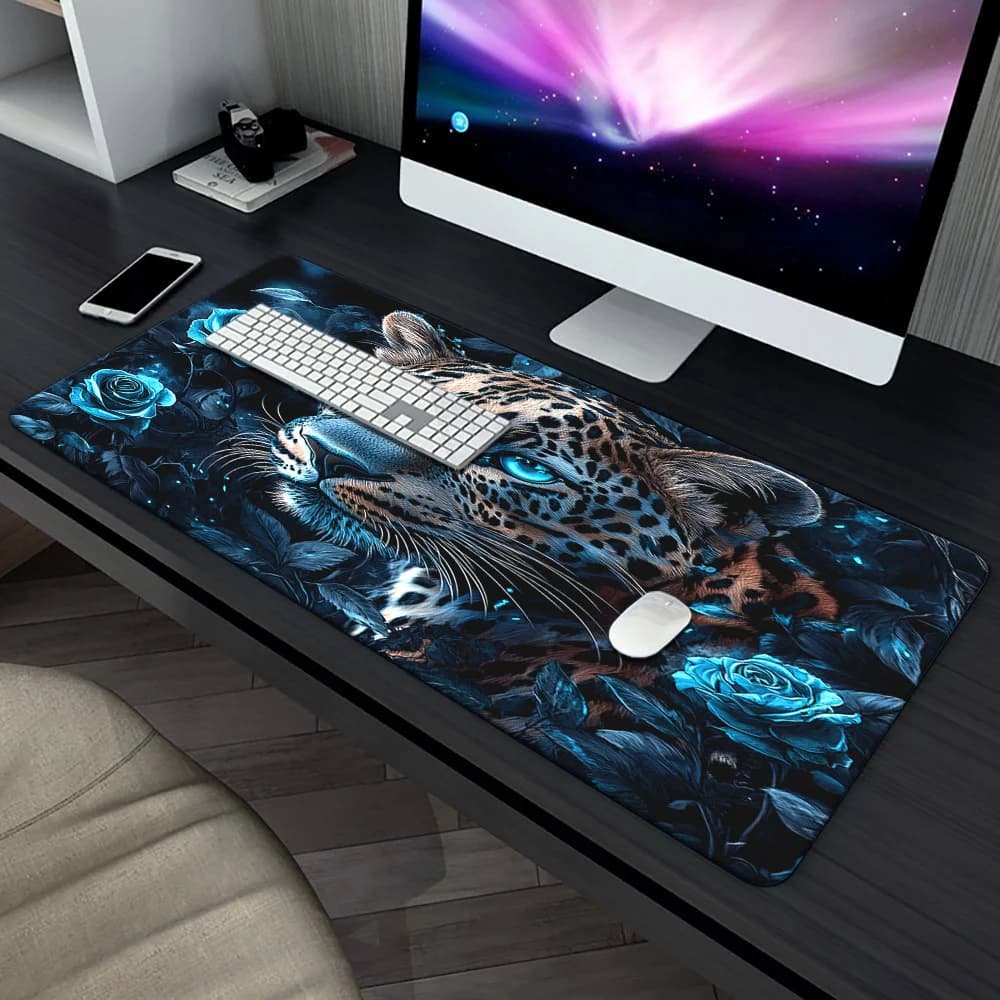Tappetino per mouse da gioco XXL con fiori blu e stampa leopardata, tappetino da scrivania con base in gomma antiscivolo per ufficio e decorazioni per la casa