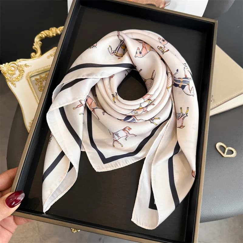 Foulard quadrato in raso di lusso con stampa cavallo da donna, sciarpa per capelli, fascia per la testa, scialle, bandana, sciarpa da collo