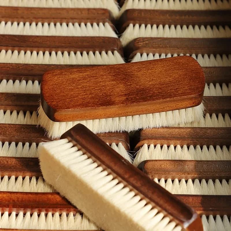 Spazzola per scarpe, capelli in lana, cura della pelle, lucidatura per scarpe, detergente per stivali, cura delle scarpe Spazzola per scarpe multifunzionale in morbida lana con manico in legno