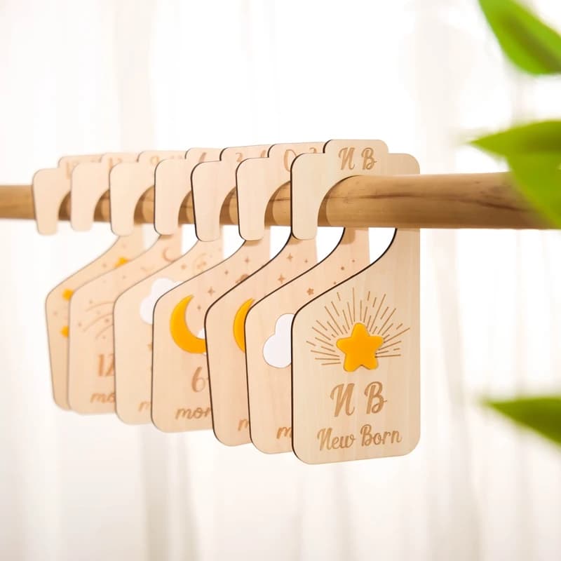 Wooden children's dressing label Set of 7 pieces Newborn 24 months wardrobe size clothes organizer nursery dividers for clothes hangers