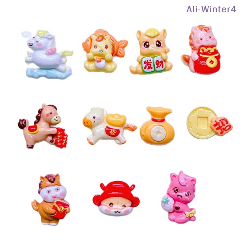 {MX} 10 Pezzi Mini Decorazioni per Unghie a Forma di Cavallo Cartoon, Yuanbao Portafortuna, Accessori per Nail Art in Resina per l'Anno del Cavallo 2026