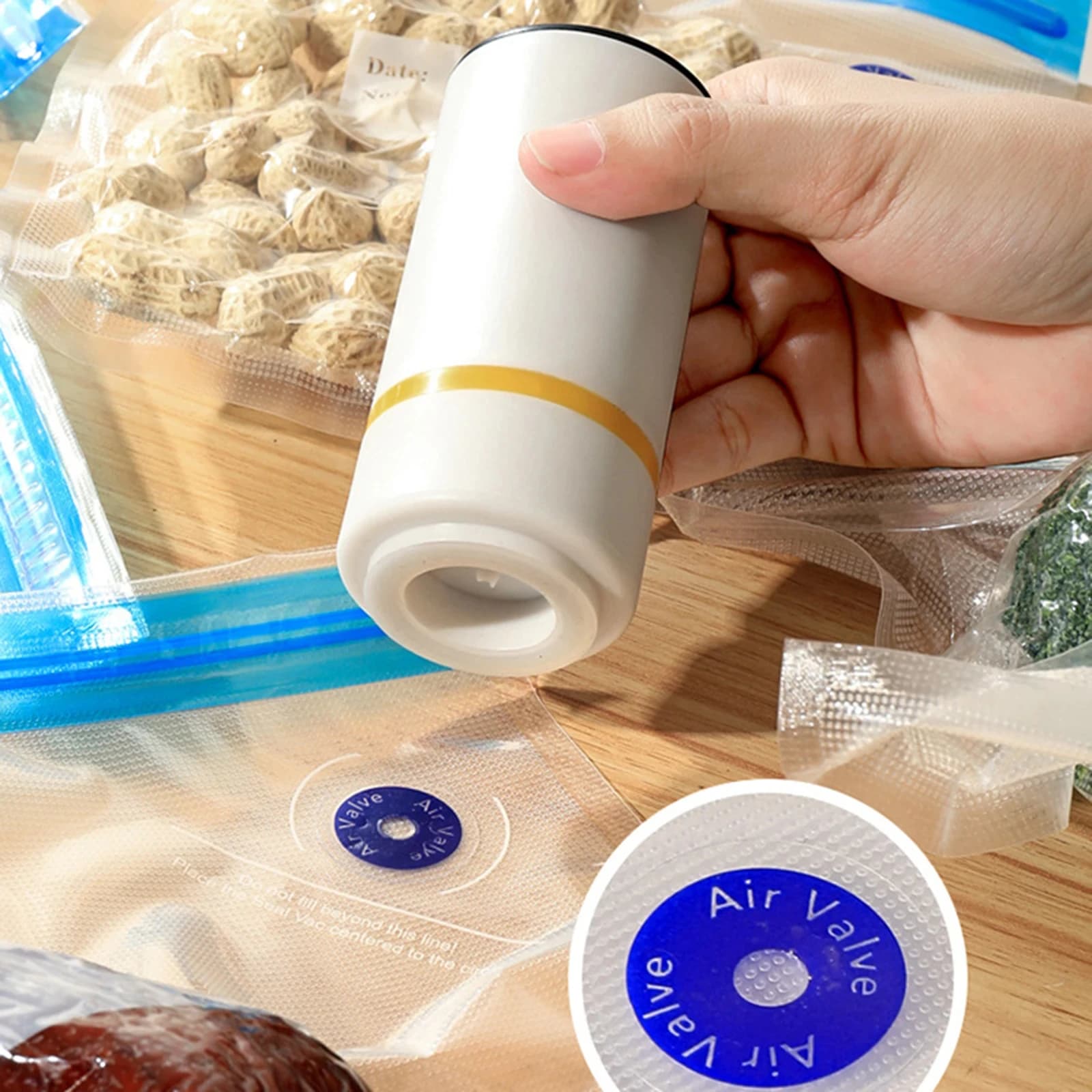Set di sacchetti sottovuoto riutilizzabili per alimenti con chiusura a zip, pompa elettrica USB e pompa manuale.