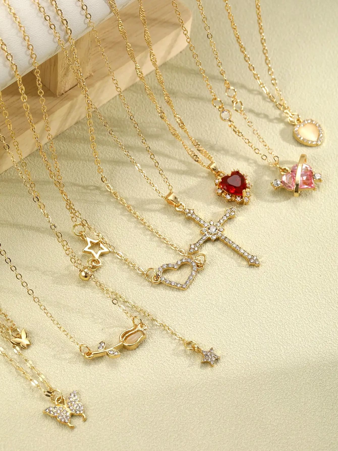 Set di 8 Collane con Ciondoli Vintage Y2K con Cuore, Croce, Farfalla, Stella, Fiore e Cristalli con Strass