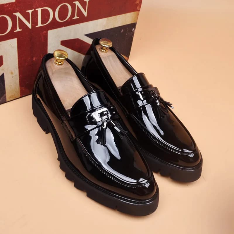 scarpe firmate di marca italiana per uomo moda di lusso nappe in vernice scarpa nera mocassini con plateau alla moda calzature giovanili uomo