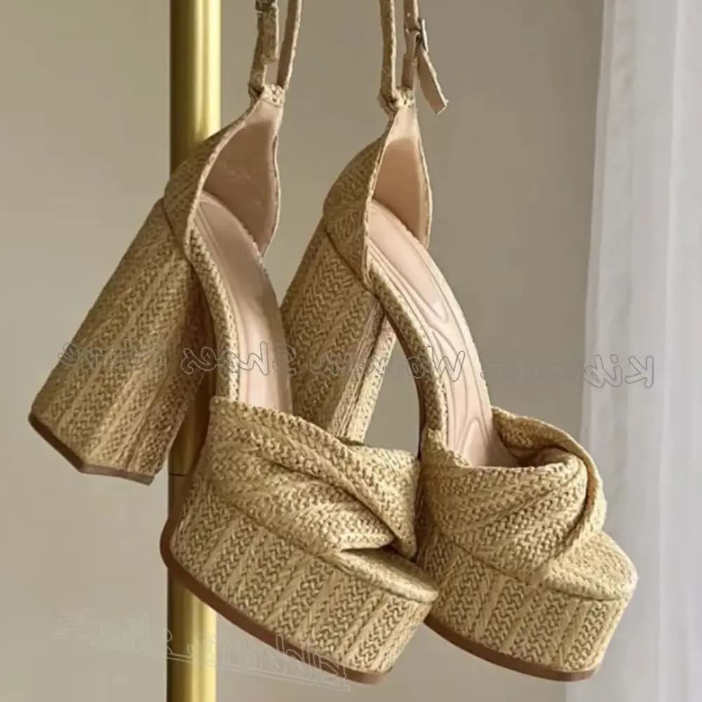 Sandali con plateau intrecciati Summer Beach Cinturino incrociato Moda Lusso Elegante Conciso Scarpe sexy Nuovo punta tonda Tacchi grossi Tinta unita
