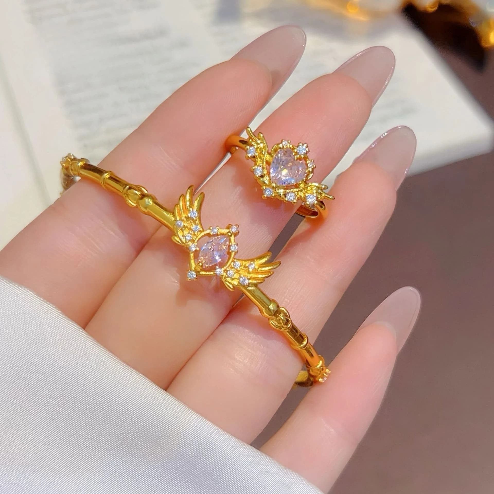 Anelli per braccialetti per ragazza magica color oro di nuova moda per le donne Gioielli eleganti di lusso leggeri con ali di scudo di diamanti rosa a forma di cuore