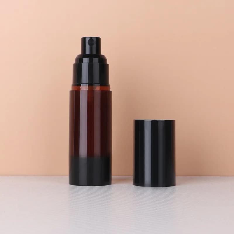 1 Pezzo Flacone Sottovuoto Portatile Marrone Scuro da 15/30/50ml, Bottiglia Spray in Plastica per Lozione, Fondotinta Liquido, Crema, a Prova di Perdite