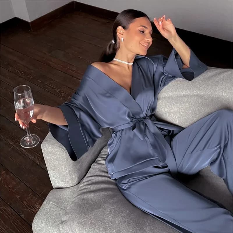 Pigiama da donna 2024 set coordinati con cintura in raso pezzi da traino completo pigiama allentato morbido casual indumenti da notte solidi vestiti femminili per la casa