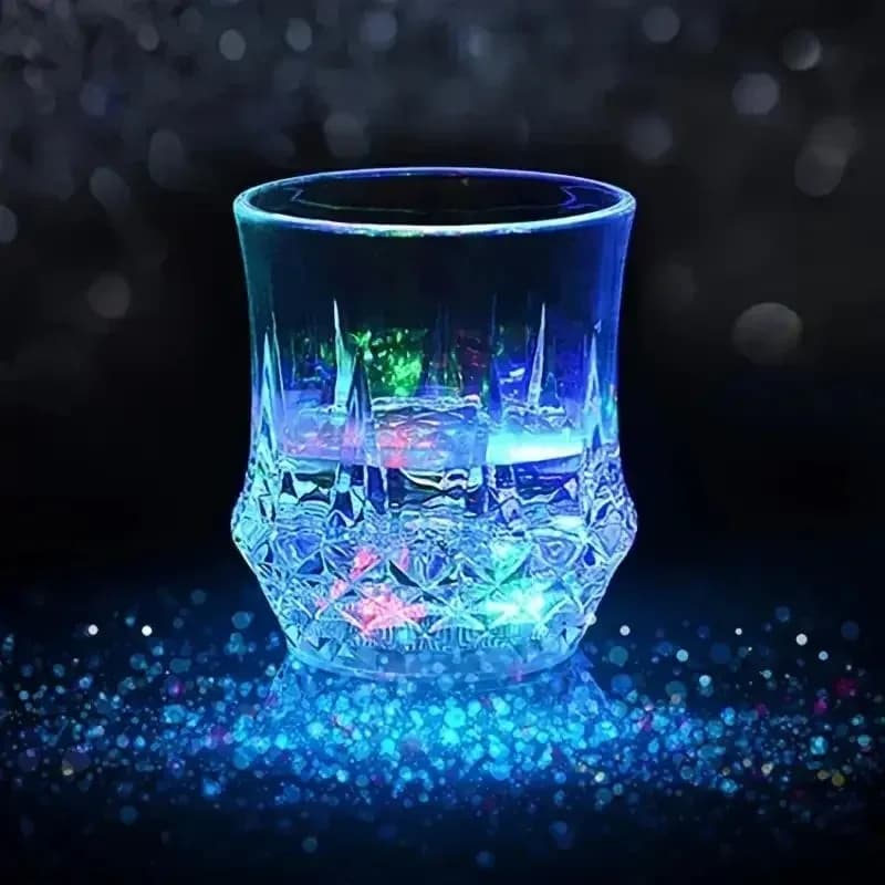 Bicchiere Luminoso a Forma di Ananas per Birra, Tazza Colorata con Luce a Induzione per Bar, Bicchiere Creativo in Plastica Luminosa