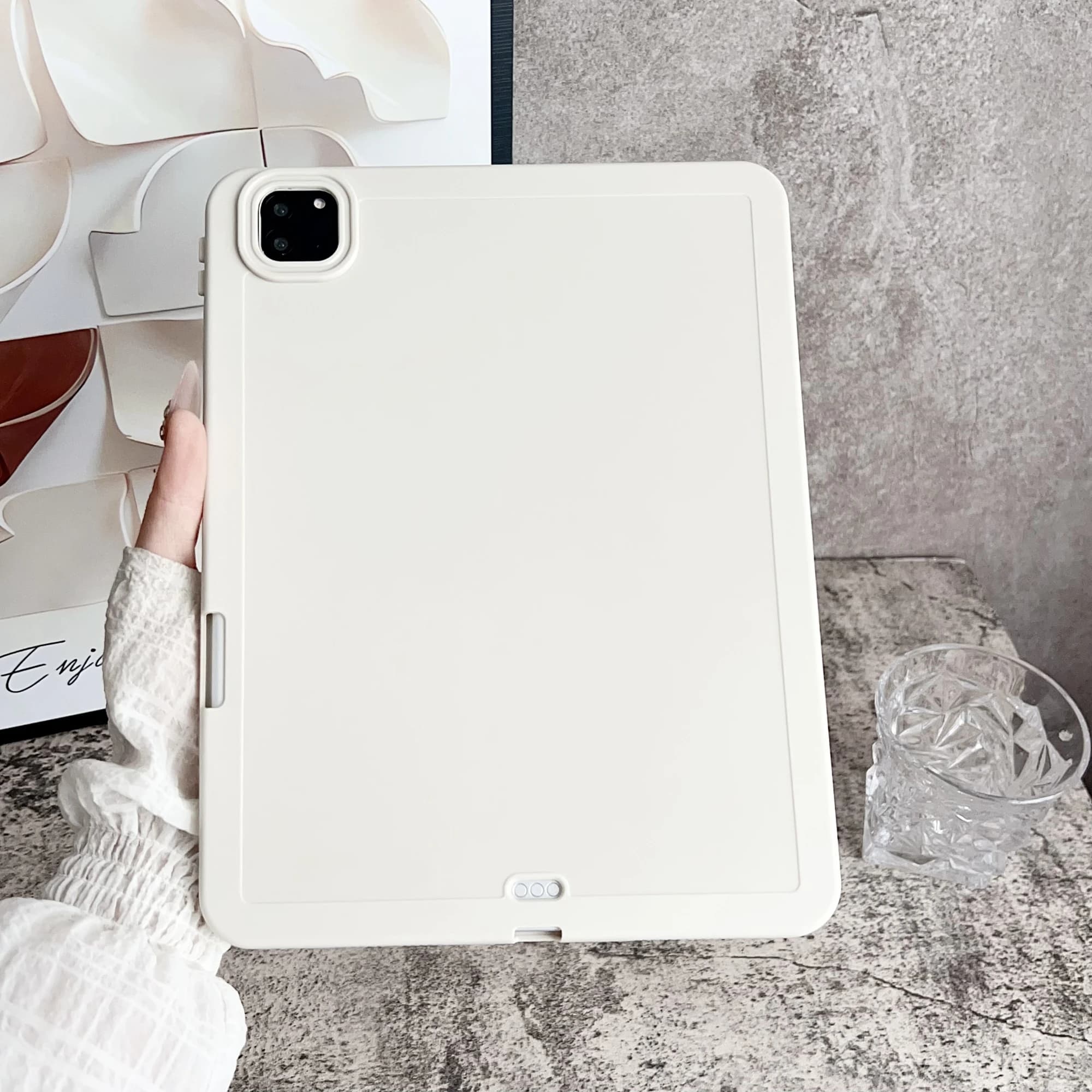 Tablet Case For iPad Pro 11 (2022) / (2021) / (2020) Shockproof Soft TPU Cover with Pencil Holder - White