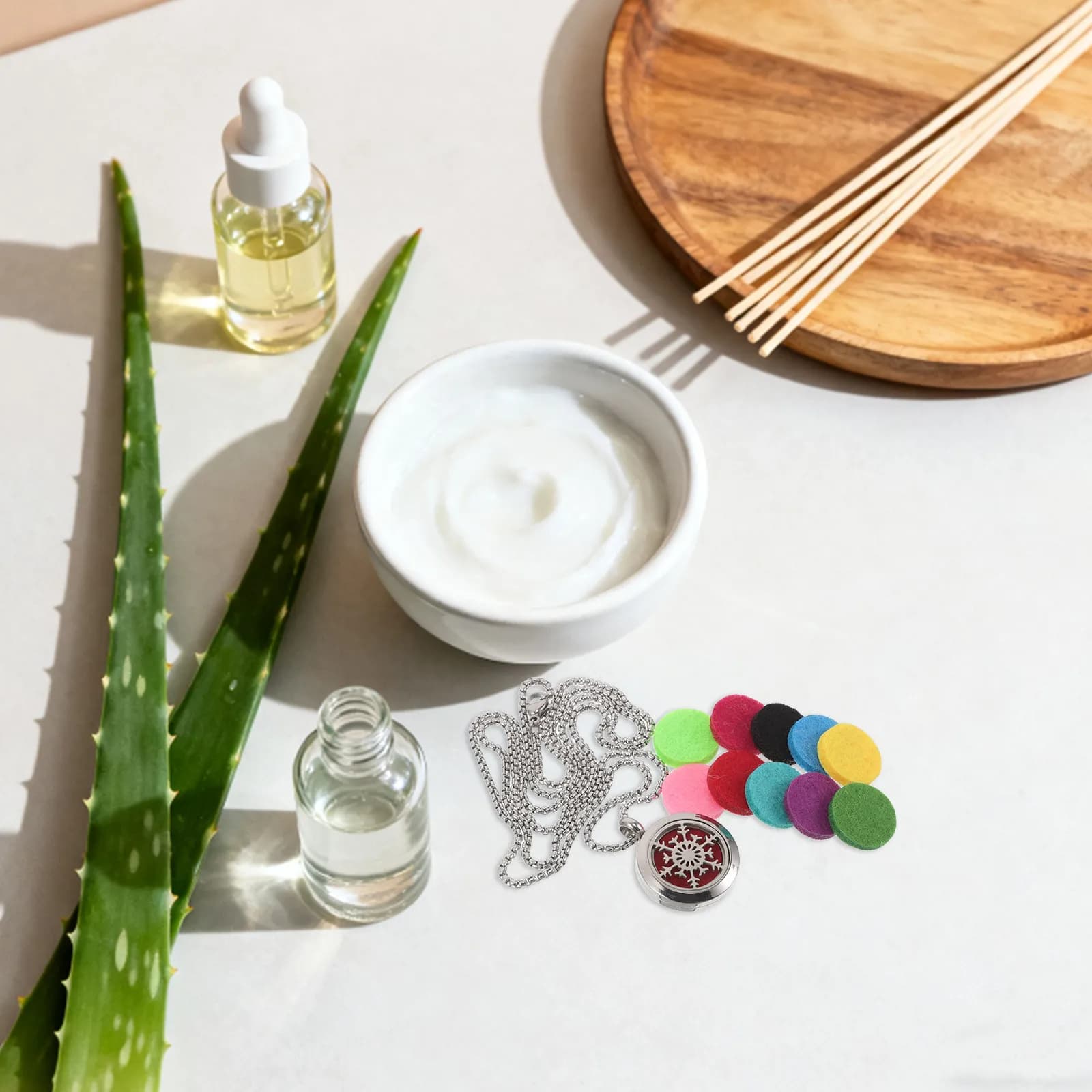 Necklace with Essential Oil, Snowflake Pendant, Diffuser Jewel, Women's Aromatherapy Necklace, Portable Diffuser