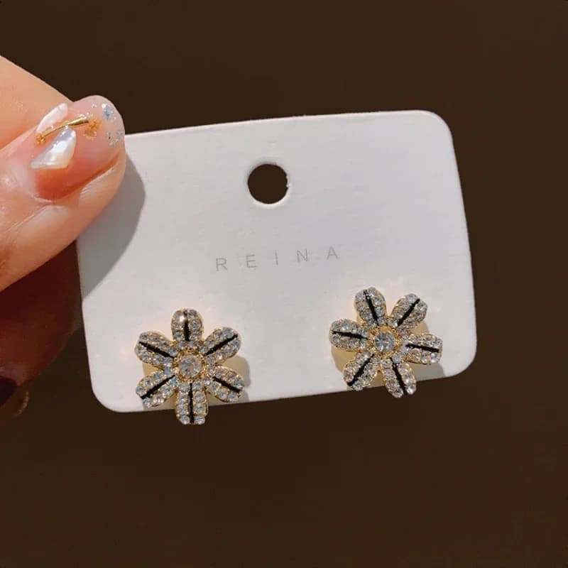 Nuovi orecchini a bottone con fiore esapetoso in cristallo pieno nero per le donne Regalo coreano per ragazza all'ingrosso Brincos gioielli lucidi adorabili